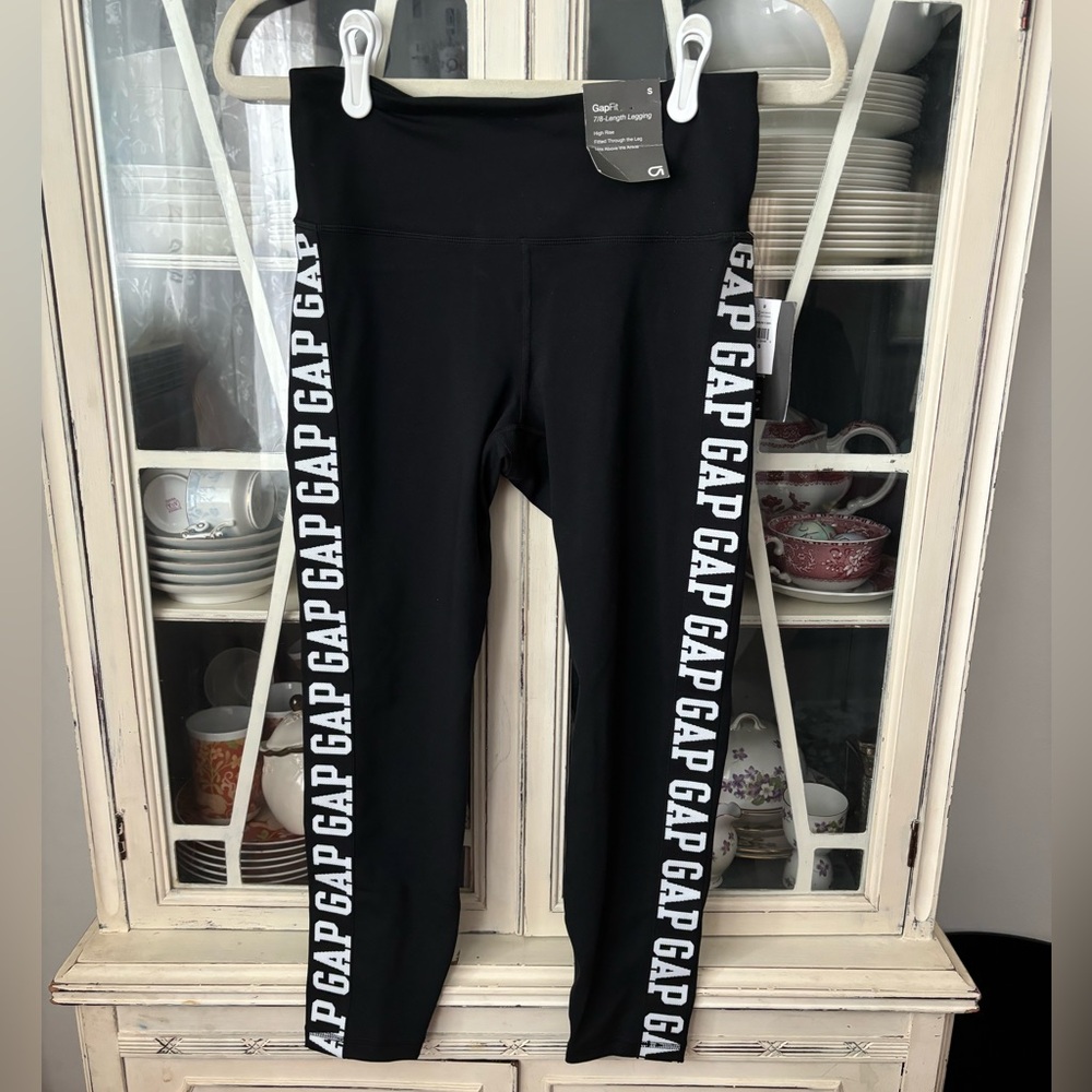 GAP Capri Workout Leggings